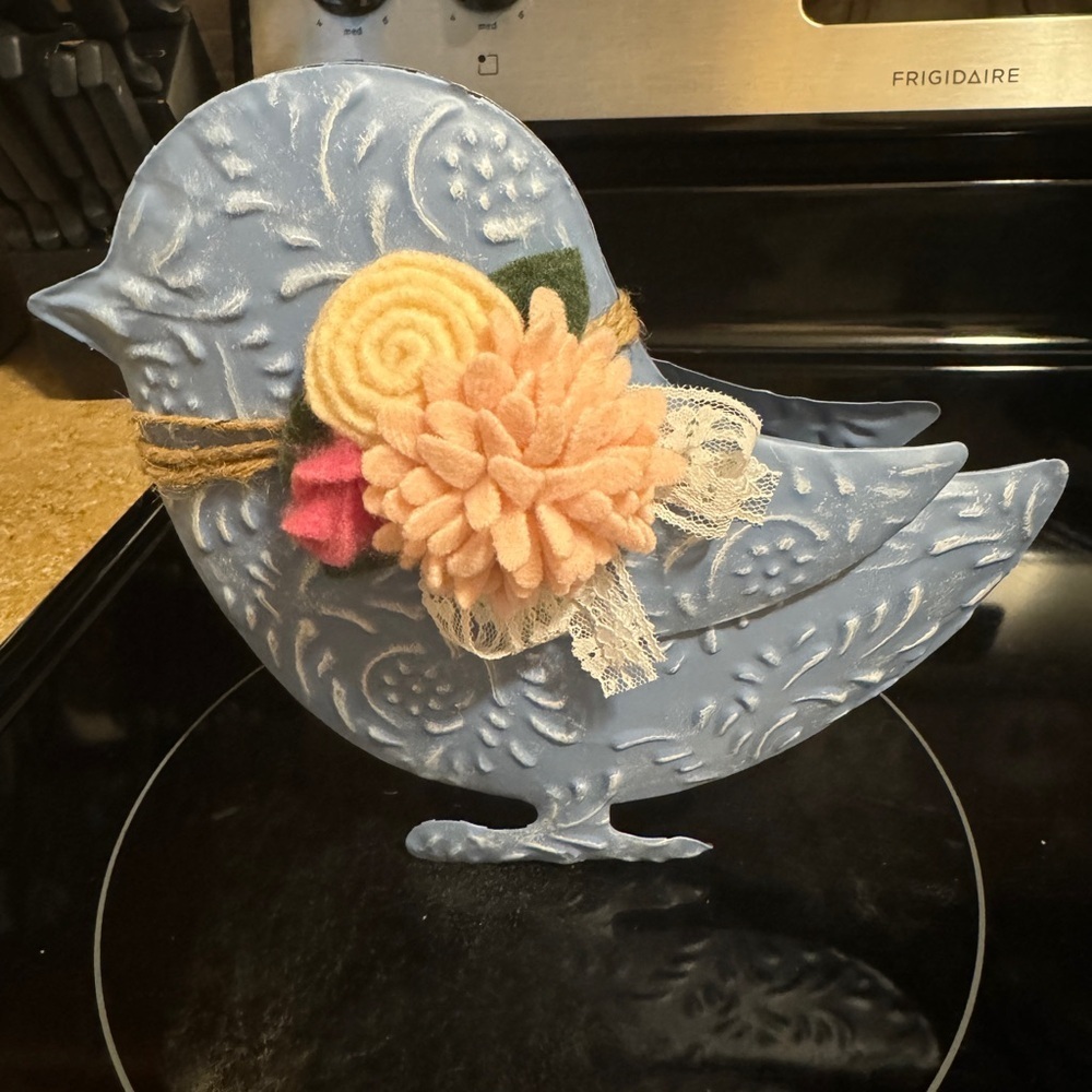 Embossed metal (Easter) chick
